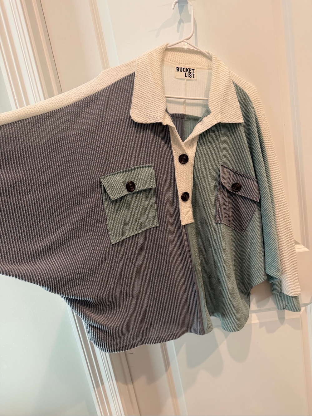 BUCKETLIST Top Size Medium Oversized - Picture 3 of 16